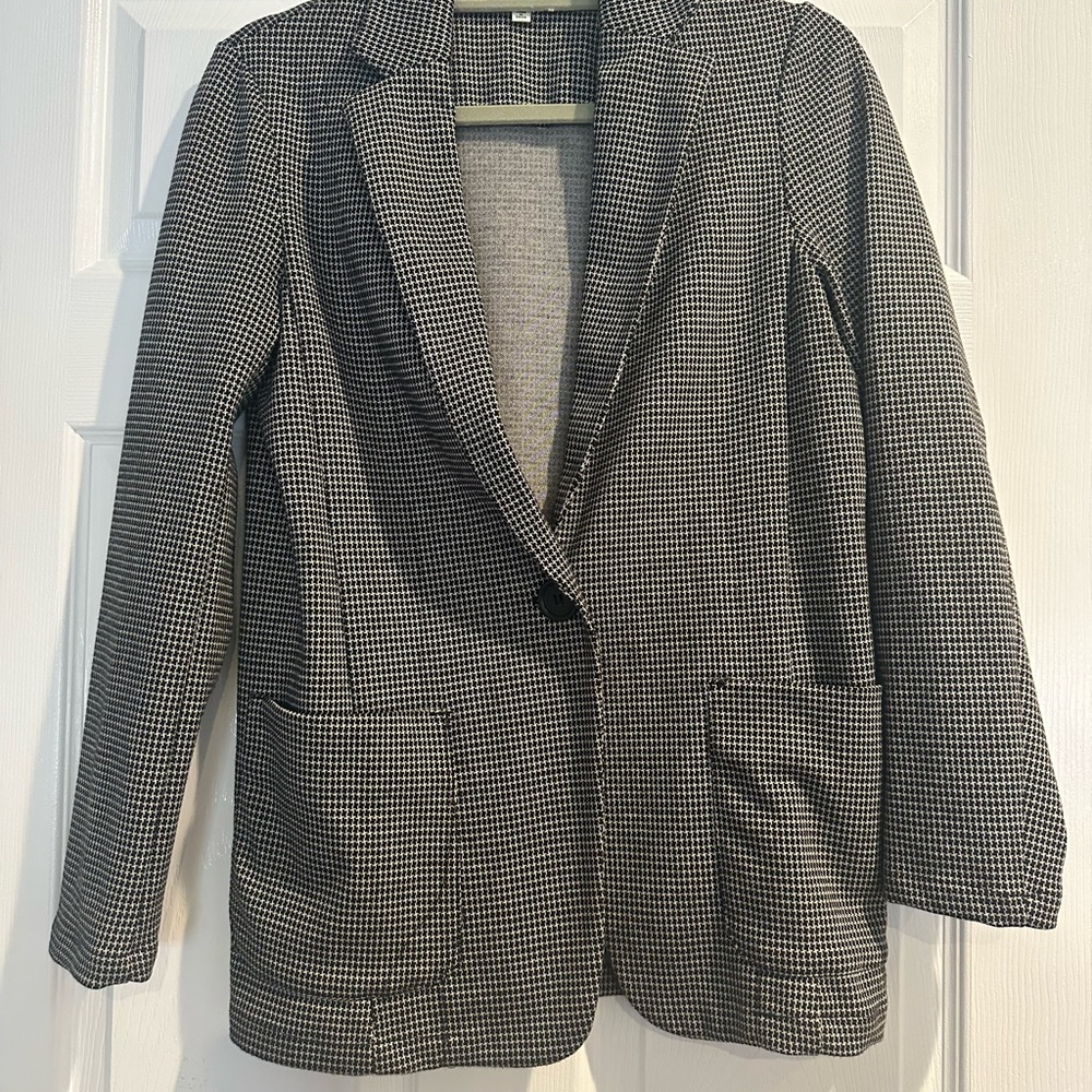 Max Studio Black and White Houndstooth Blazer